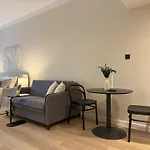 Signature Studio Jlt