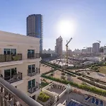 Relaxing 1-Bedroom Apartment In Al Barshaa South