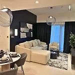 Smartstay At Burj Royale - Unique Downtown Dubai City Views - Brand New Luxury Apartments