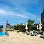 Burj View Infinity Pool - Dubai Mall Connection