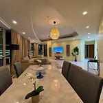 Dubai Marina - Beige Room