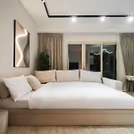 Walk To Jbr - Free Baby Gear - Marina View 2Br With Terrace