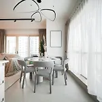 Walk To Jbr - Free Baby Gear - Marina View 2Br With Terrace