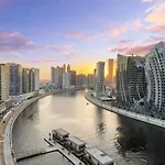 Waves Holiday Homes - City Serenity, Luxury Living At 15 Northside Tower 2