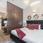 Extravagant Studio Stay For 2 In Jvc