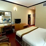 London Crown Hotel