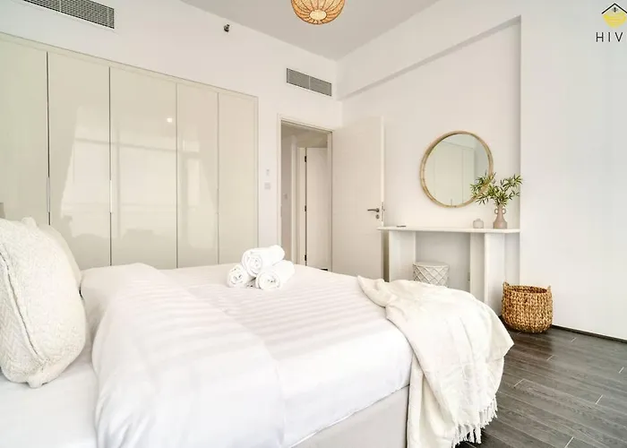 Beautiful 2 Bedroom Apartment In J8