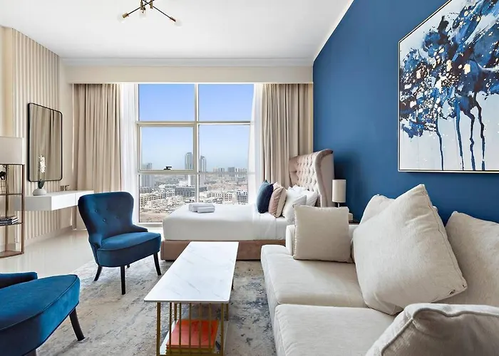 Vibrant Apartment With Pool, Gym, Free Parking & Fast Wifi