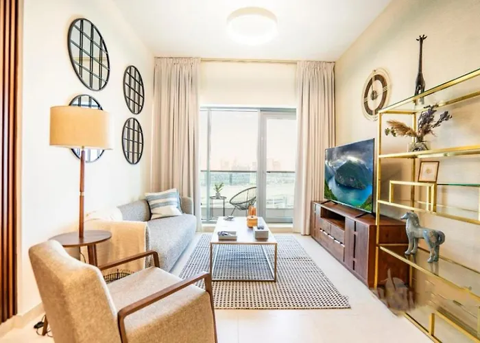 Luxury 1-Bedroom Oasis Near Downtown Dubai