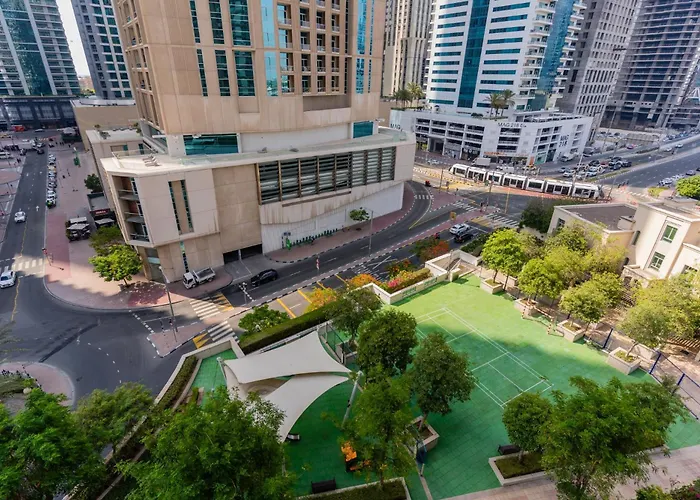 Luxfolio Retreats - Astonishing 3Bhk Apartment
