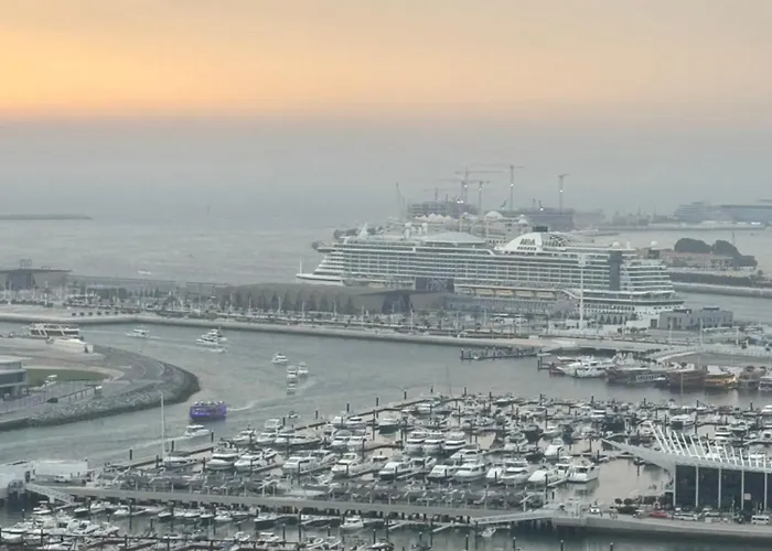Sea View 1Br Apartment - Marina Pinnacle