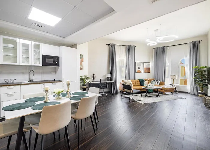 Cozy And Spacious Apartment- 5Min Walk To Metro