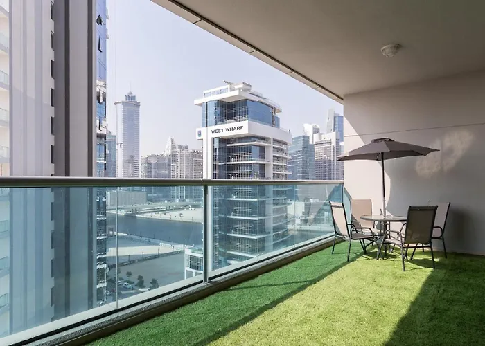 Easemytrip - Elegant Canal-View 1Br Apt In The Heart Of Dubai