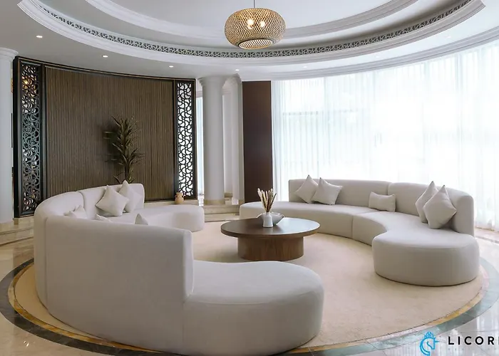 The Beachfront Villa Oasis - Private & Shared Rooms