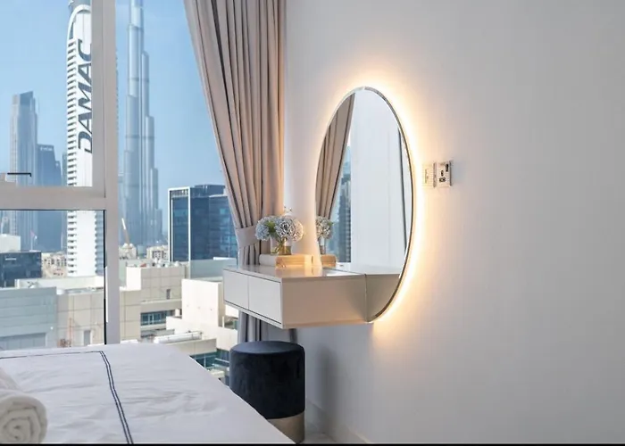 Exquisite Stay In Downtown Burj Khalifa Views With Stunning Pool
