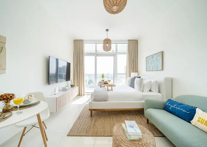 Airstay - Tranquil Studio - Golf Course Views - Monthly Offer Available