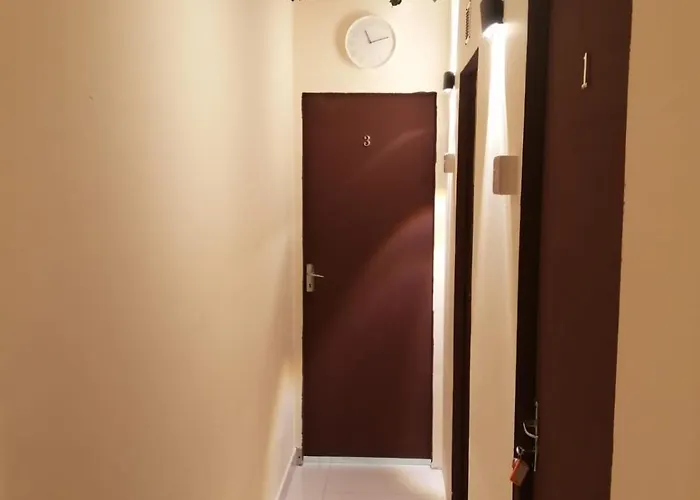 Moe Hostel By Phm