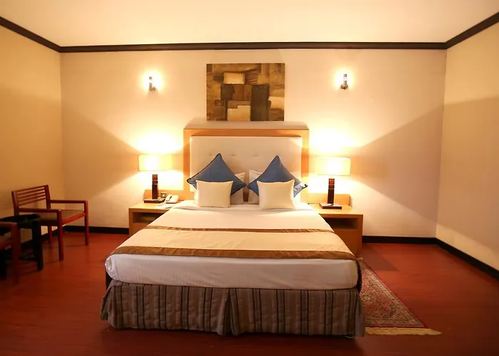 London Crown Hotel