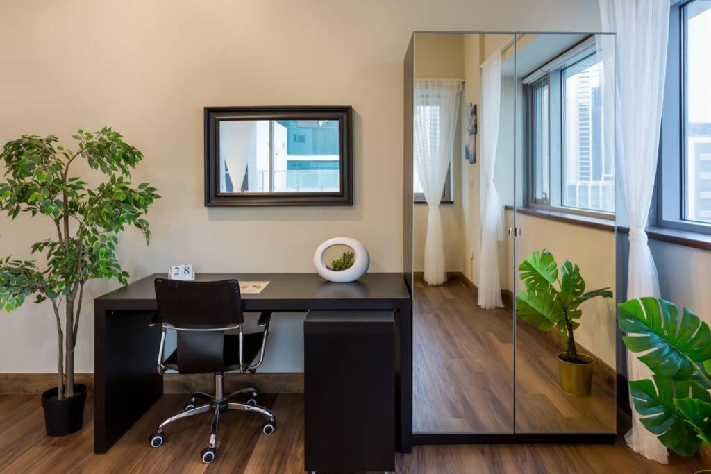 Appartamento Higuests - Roomy With Infinity Pool Close To Burj Khalifa Dubai