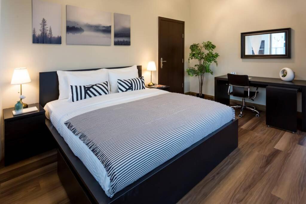 Higuests - Roomy With Infinity Pool Close To Burj Khalifa Appartamento