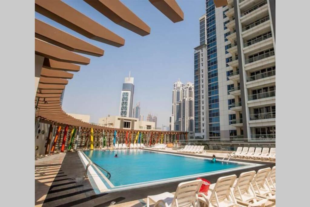 Appartamento Higuests - Roomy With Infinity Pool Close To Burj Khalifa Dubai