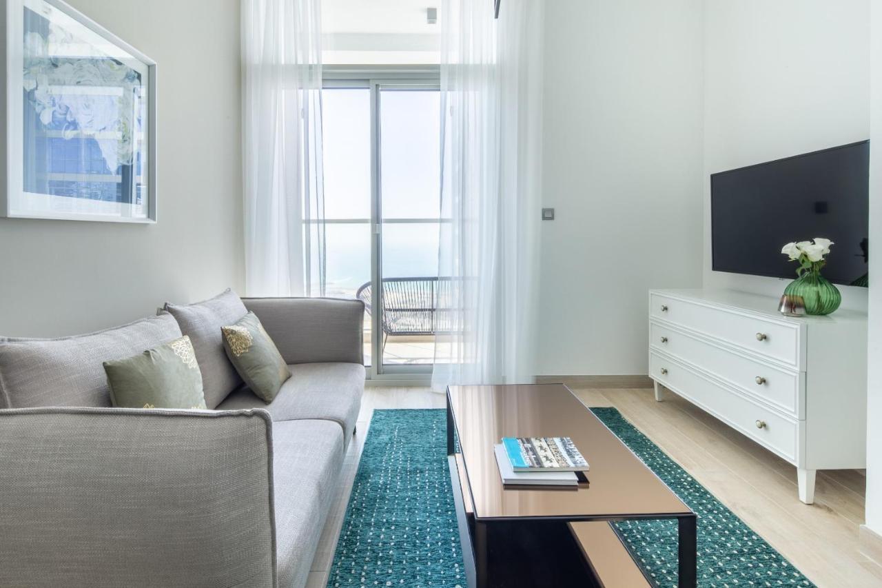 Frank Porter - Studio One Apartment