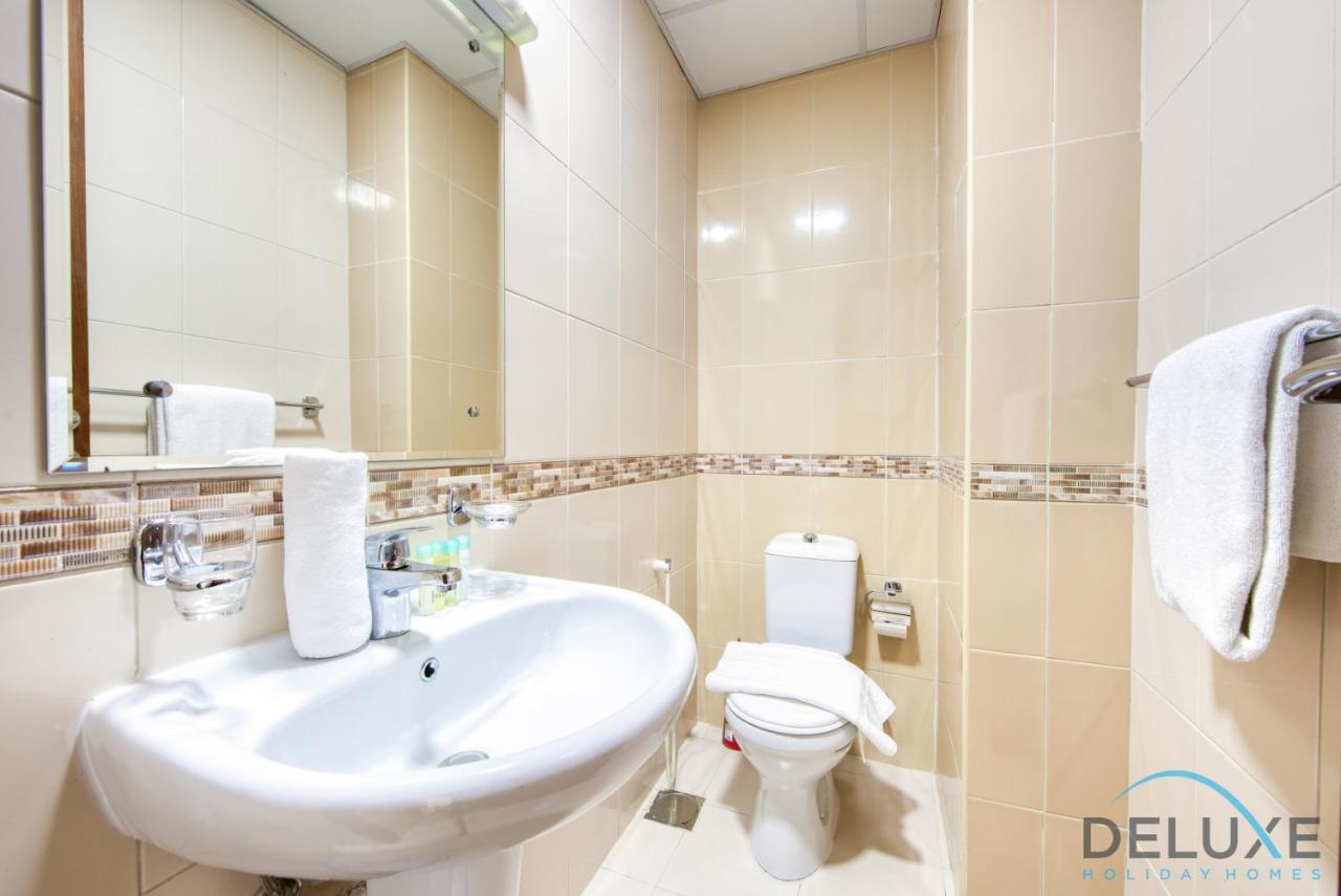 Next To 2br Accessible To Metro, Gate 2, Jumeirah Towers By Deluxe Homes Apartment