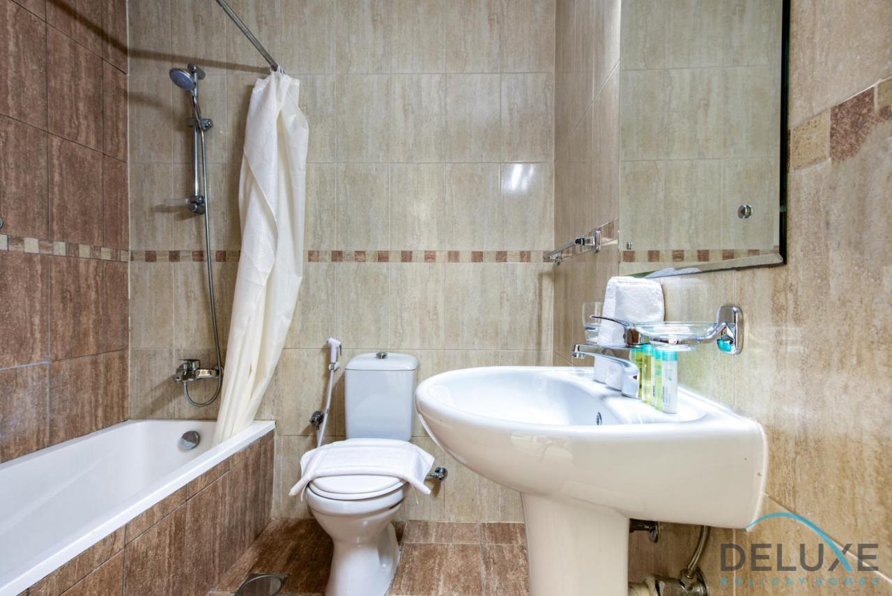Apartment Next To 2br Accessible To Metro, Gate 2, Jumeirah Towers By Deluxe Homes *