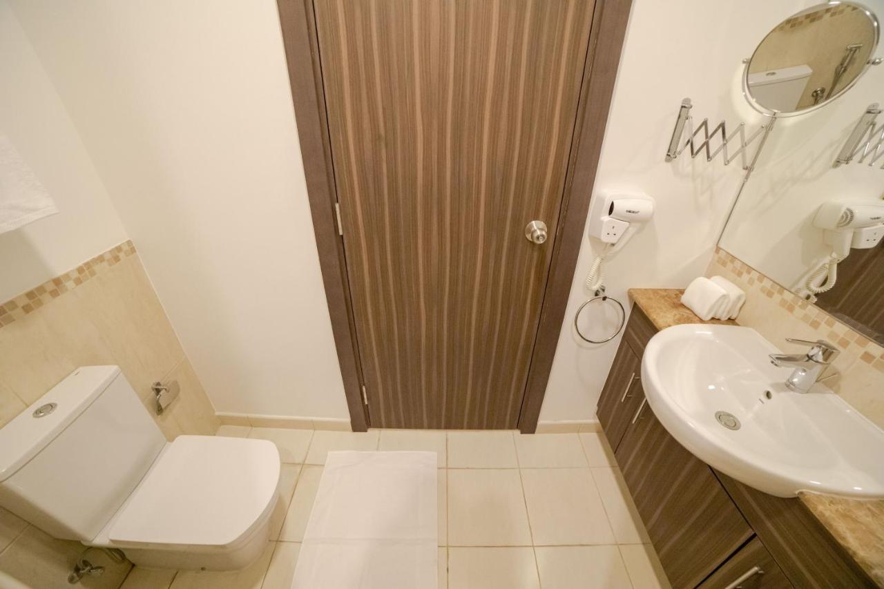 Fantastay Windsor Residence Luxury Studio W Balcony, Pool, Gym, Wifi, Sauna Lägenhet Dubai