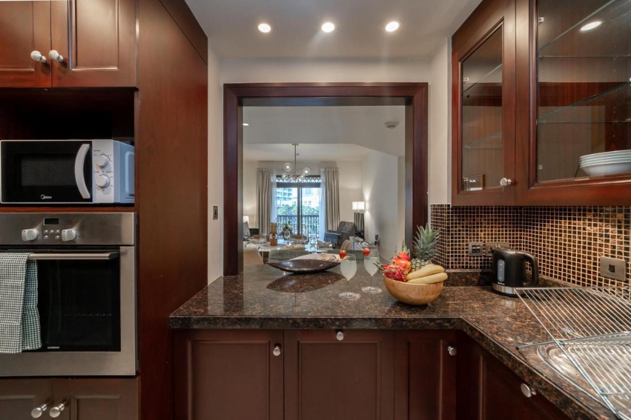 Durrani Homes - Glam Living Besides Mall- 2br With Study Third Converted Apartment Dubai