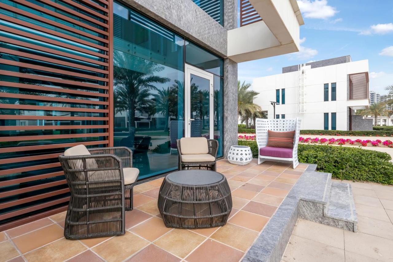 Fam Living - Sarai Beach Villas - Palm Jumeirah - Families Only *
