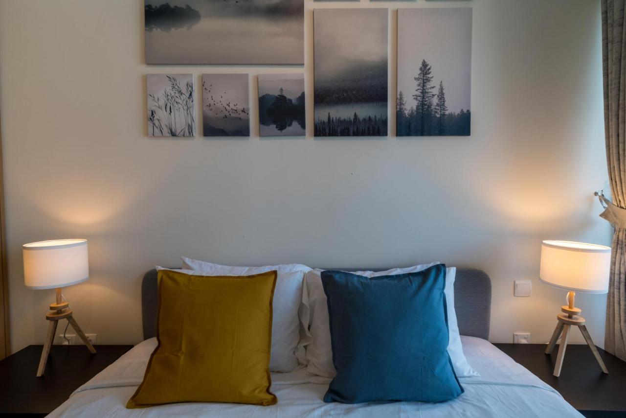 Lux Boulevard Dowtown Views Apartemen