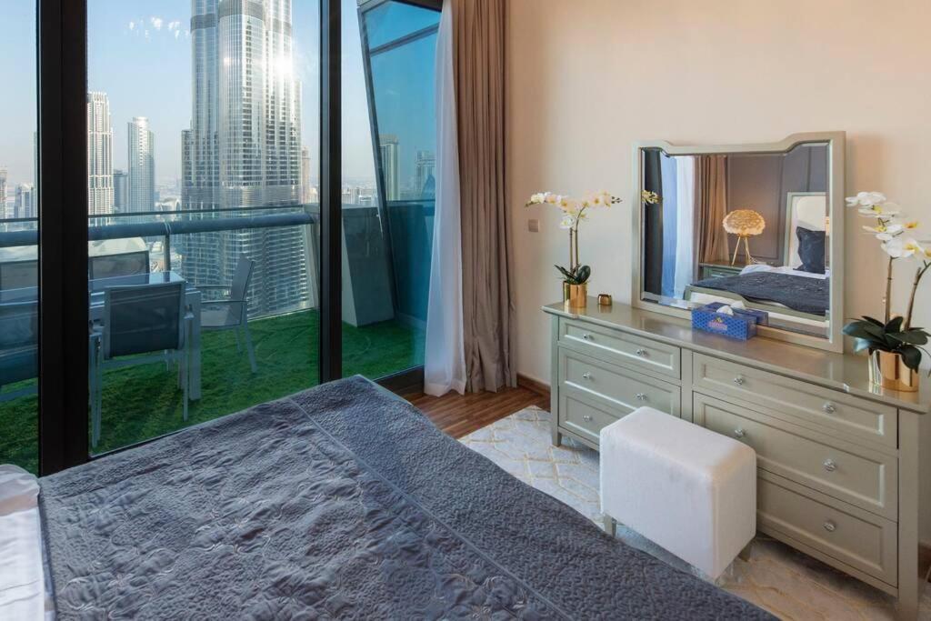 First Class 2br With Full Burj Khalifa And Fountain View Apartemen