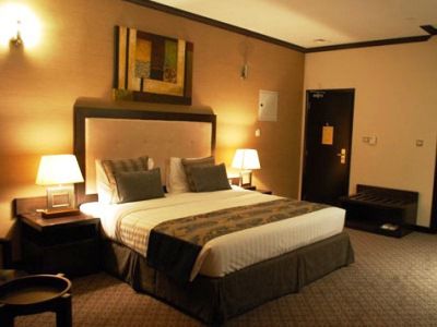 London Crown Hotel