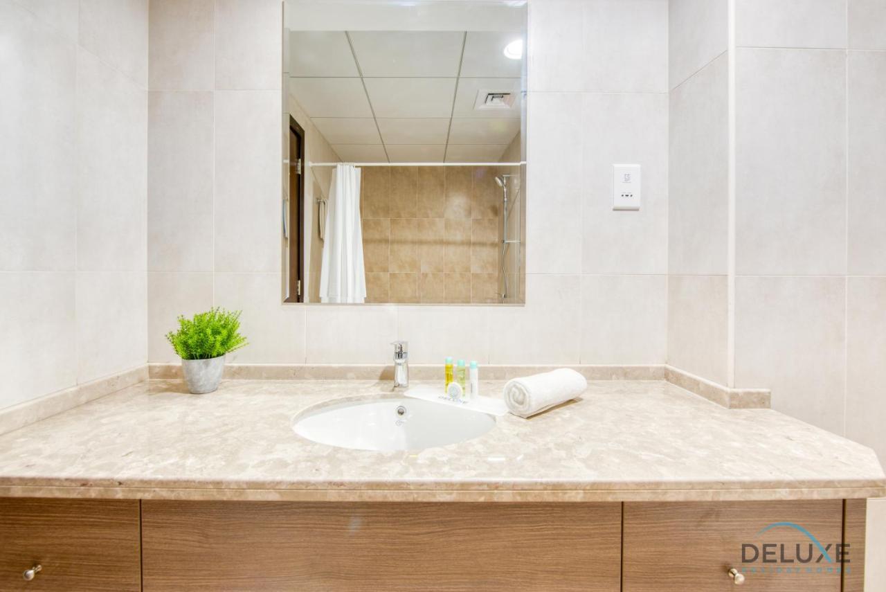 Sunny 1br At Canal Residences West Sports By Deluxe Homes Lejlighed