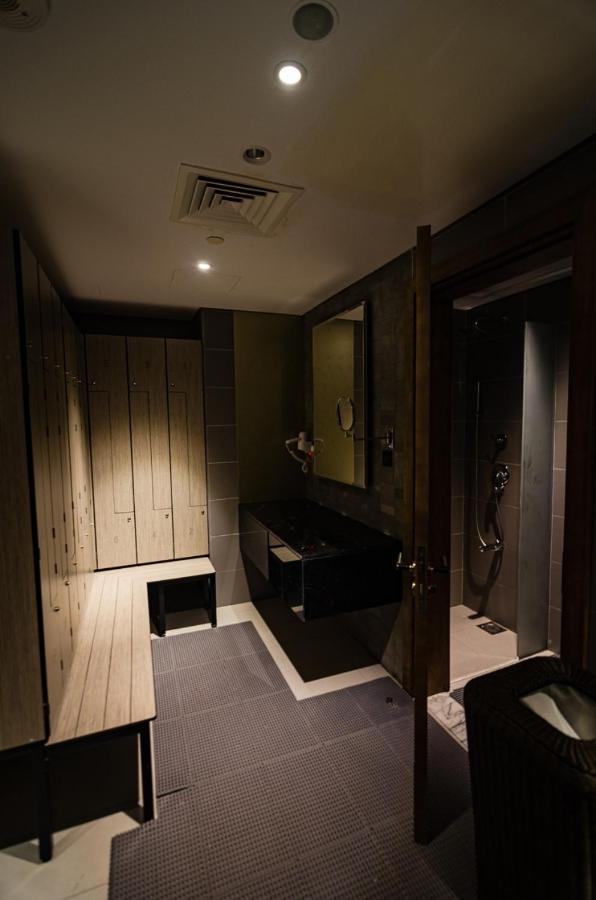 Royal Club By Rvhr, Paramount Tower B, Business Bay * Dubai