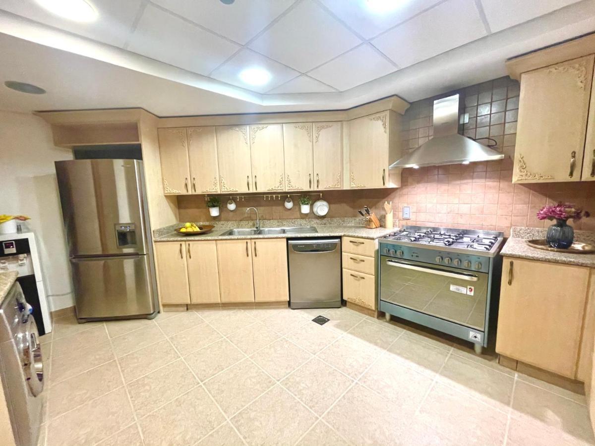 Apartment Luxury - Beachfront - Spacious Shoreline Residences - 5 Star Private Dubai