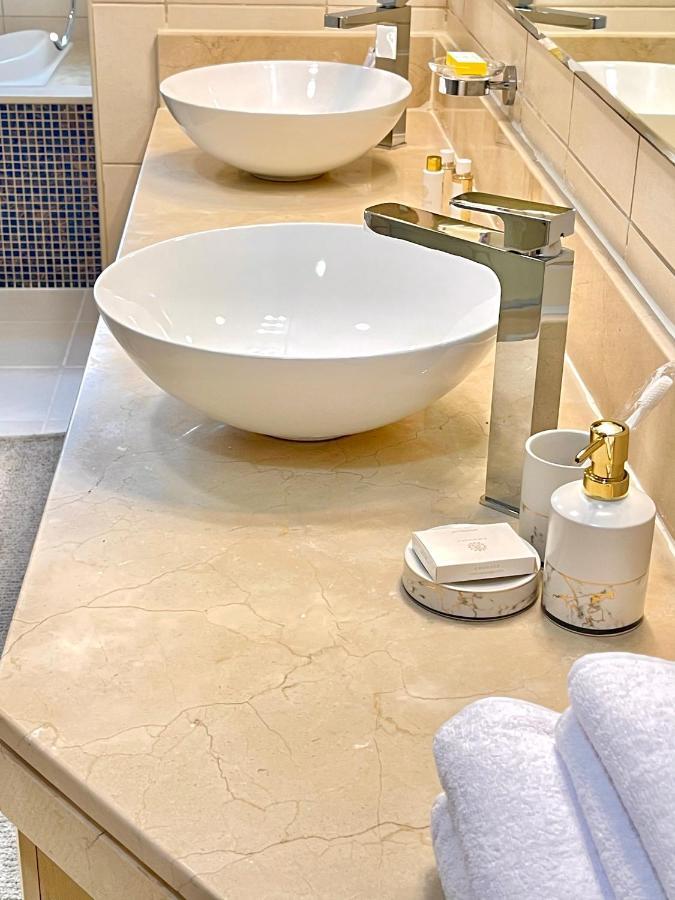 Luxury - Beachfront - Spacious Shoreline Residences - 5 Star Private