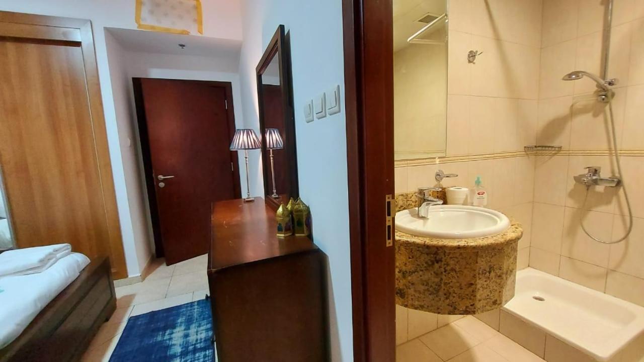 3 Bedroom Sea View Princess Marina ! Walk To Beach Dubái