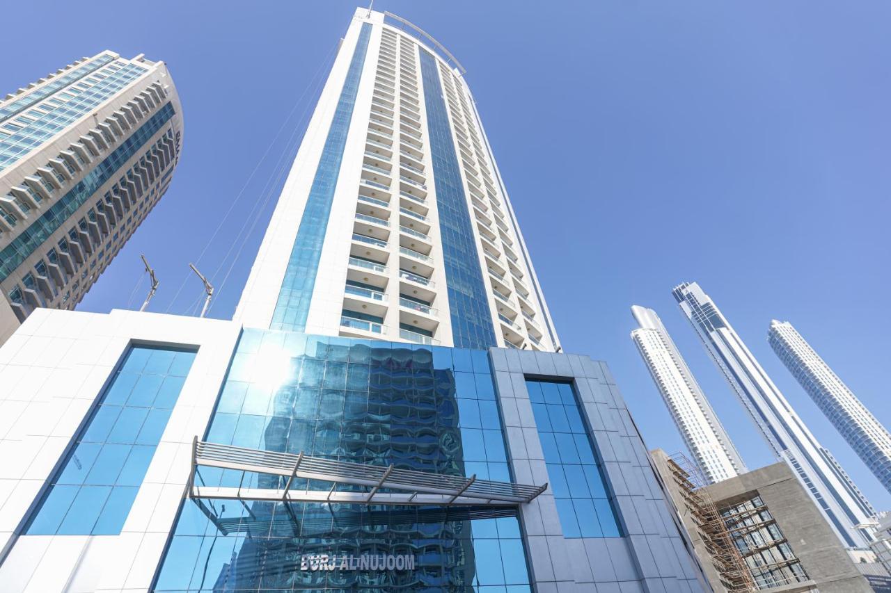 Rh- Prime Location, Spacious 2br, Walk To Mall Apartment
