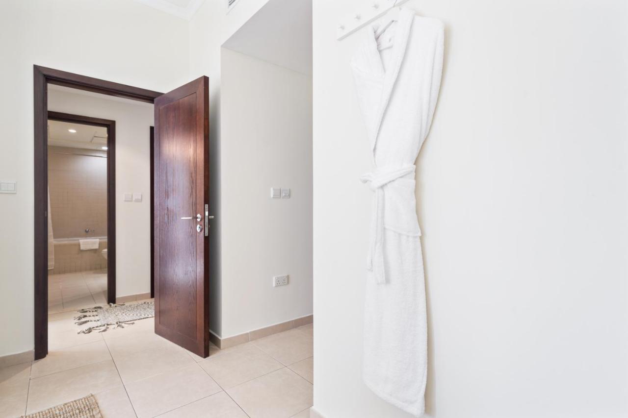 Stylish With Partial Burj Khalifa View Dubai