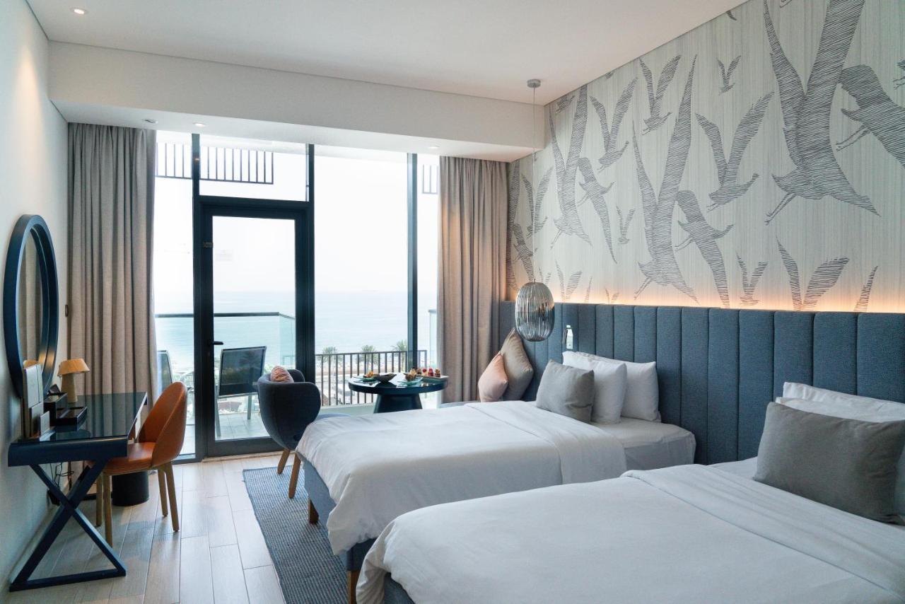 C And The Palm 5*