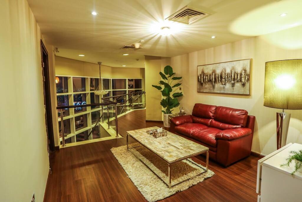 Apartment Highrise On The 74th Floor