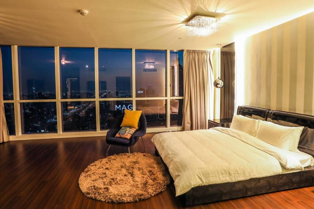 Highrise On The 74th Floor