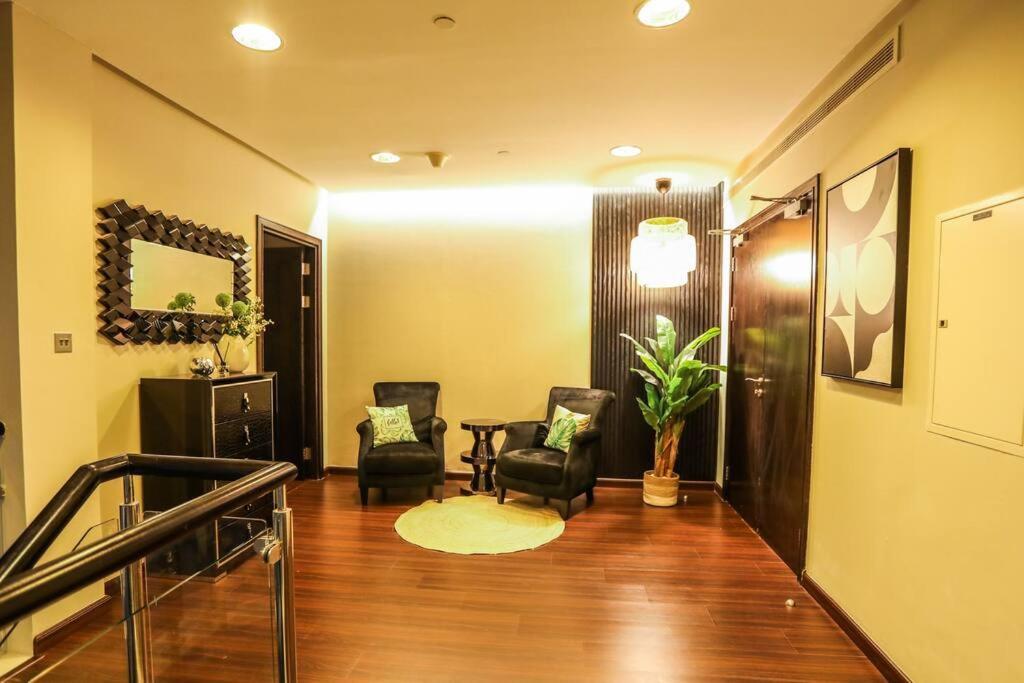 Apartment Highrise On The 74th Floor