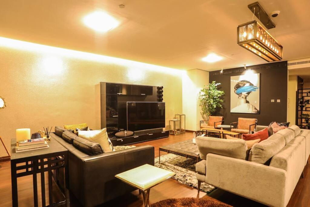 Apartment Highrise On The 74th Floor