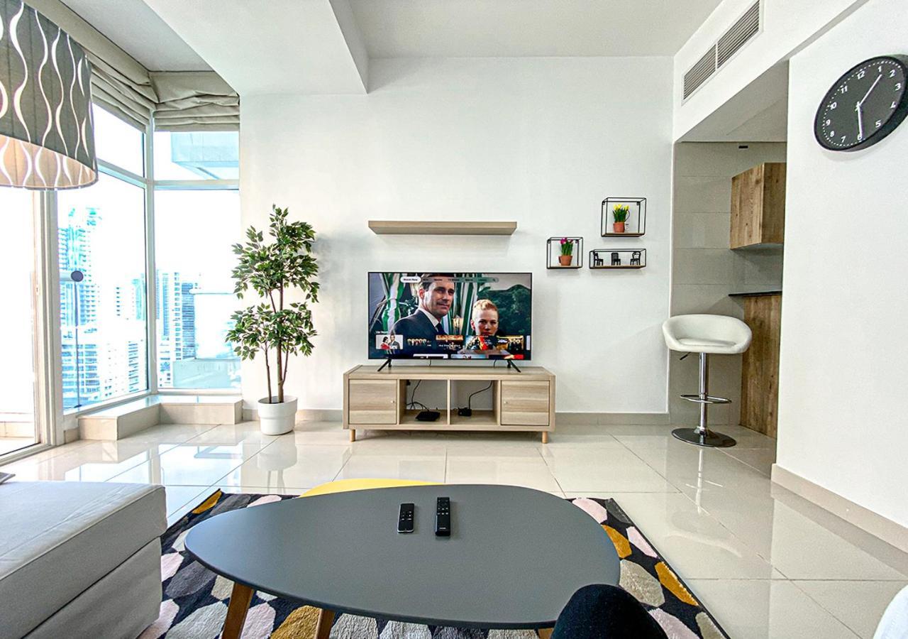 Walk To The Beach Or Enjoy The Amazing View From The Balcony Apartamento Dubái