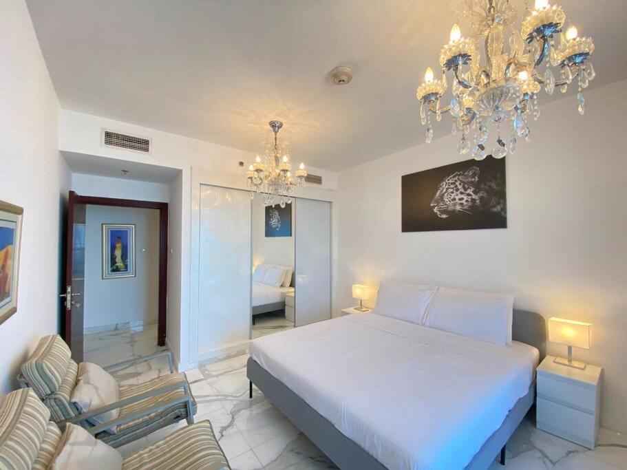 Lux Princess Tower Duplex Ocean & Palm Views Dubái