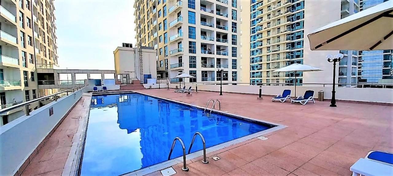 Gorgeous 1 Bed With Balcony - Walk Distance *