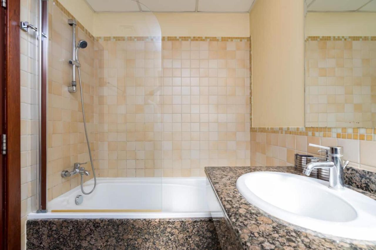Amazing 2 Bedroom In Apartamento *